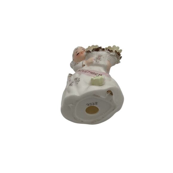 Vintage November Angel Figurine with Chrysanthemums 4" 1950s - Picture 5 of 7